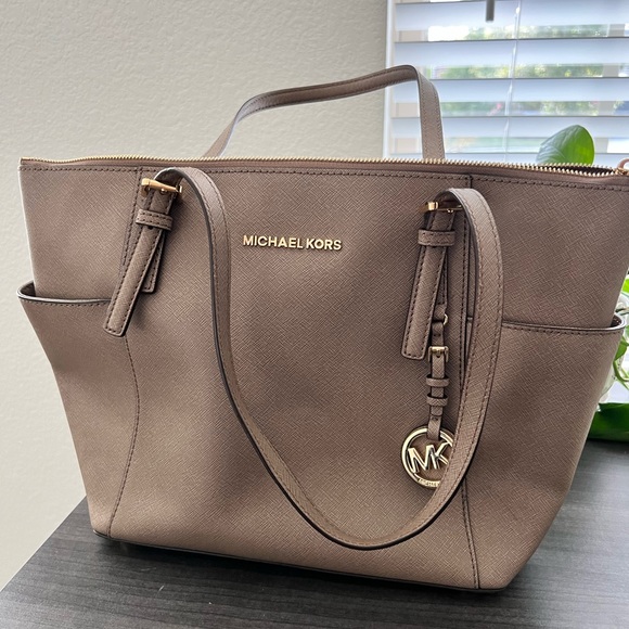 Michael Kors Marilyn Tote Bag - Picture 3 of 10